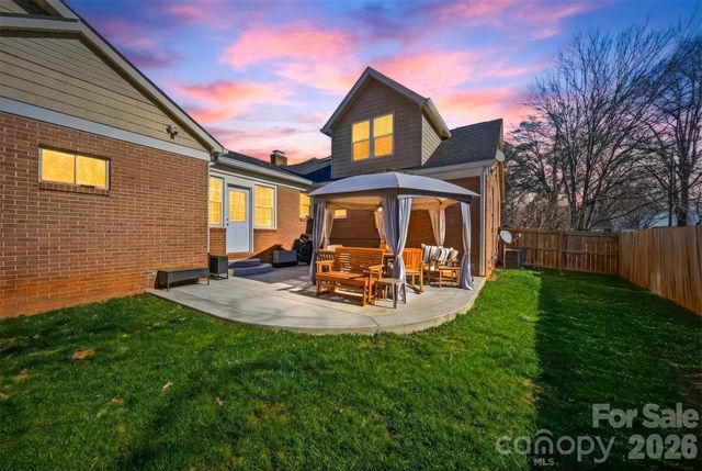 1002 S Brady Avenue, Newton, NC 28658