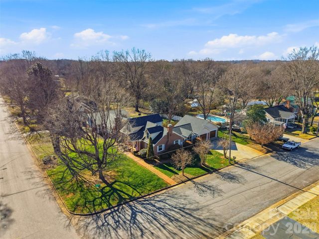 1002 S Brady Avenue, Newton, NC 28658