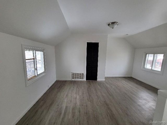 2802 Fenton Road, Flint, MI 48507