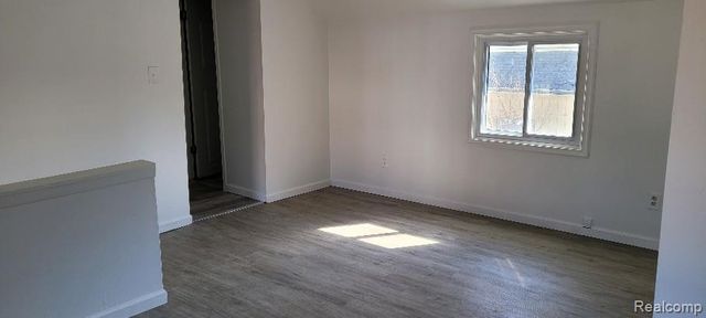 2802 Fenton Road, Flint, MI 48507