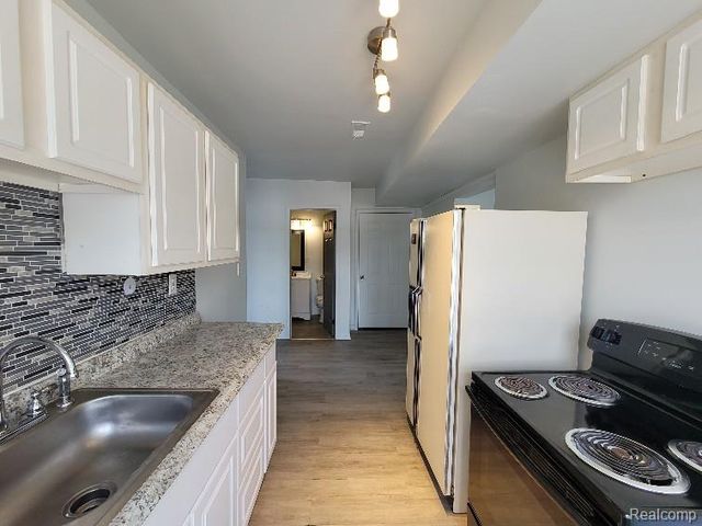 2802 Fenton Road, Flint, MI 48507