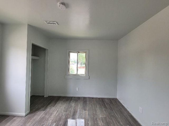 2802 Fenton Road, Flint, MI 48507