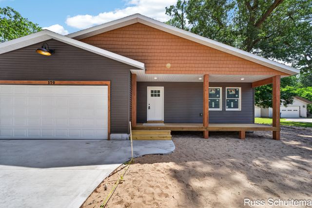 170 N 6th Avenue, Fruitport, MI 49415