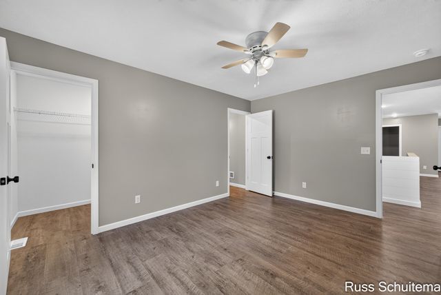 170 N 6th Avenue, Fruitport, MI 49415