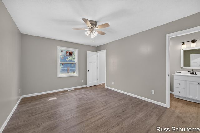 170 N 6th Avenue, Fruitport, MI 49415