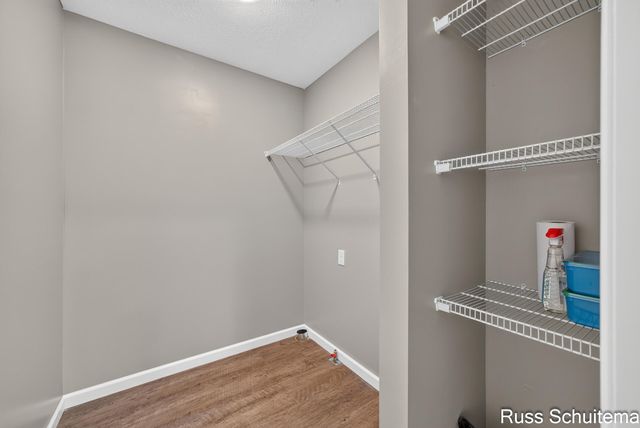 170 N 6th Avenue, Fruitport, MI 49415