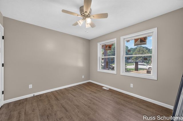 170 N 6th Avenue, Fruitport, MI 49415