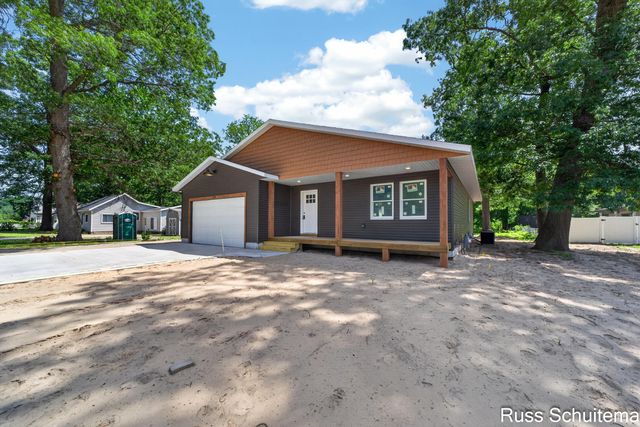 170 N 6th Avenue, Fruitport, MI 49415