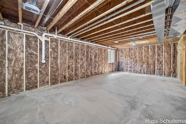 170 N 6th Avenue, Fruitport, MI 49415