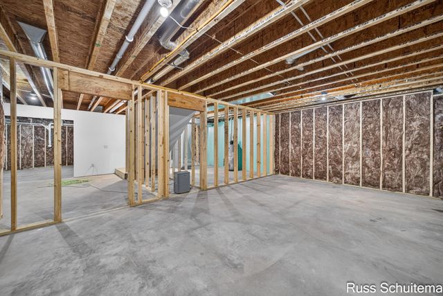 170 N 6th Avenue, Fruitport, MI 49415