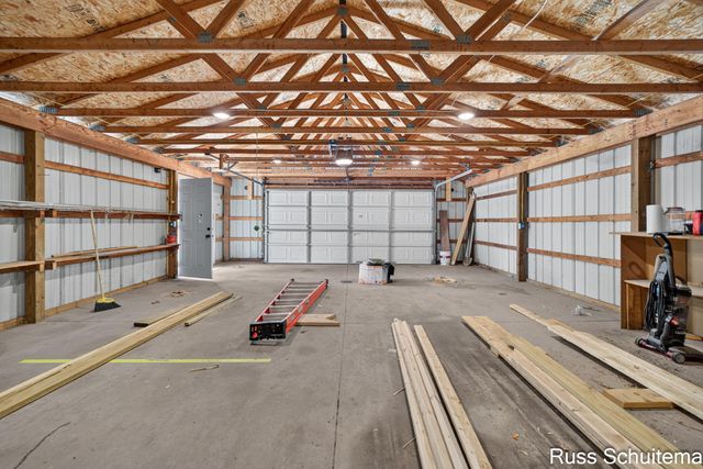 170 N 6th Avenue, Fruitport, MI 49415
