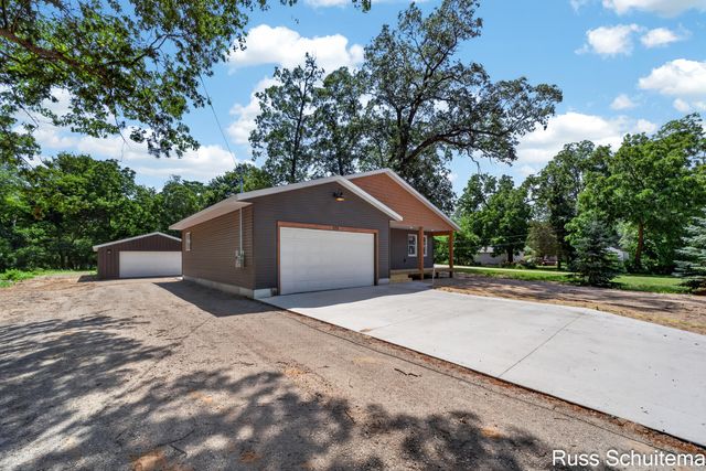 170 N 6th Avenue, Fruitport, MI 49415