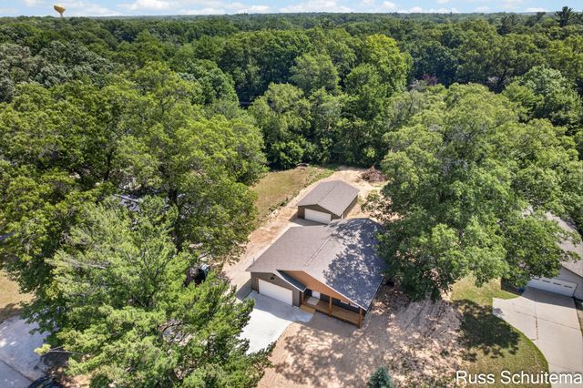 170 N 6th Avenue, Fruitport, MI 49415