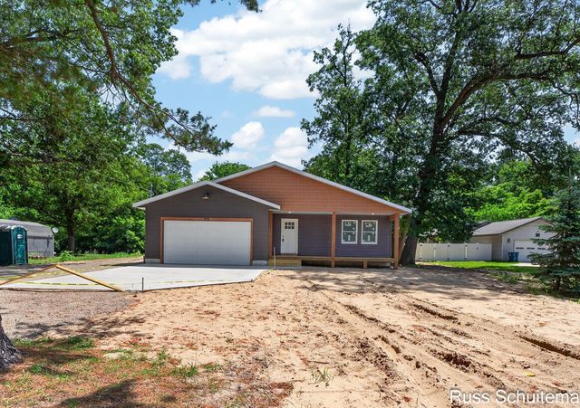 170 N 6th Avenue, Fruitport, MI 49415