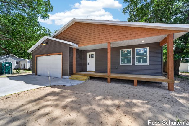 170 N 6th Avenue, Fruitport, MI 49415