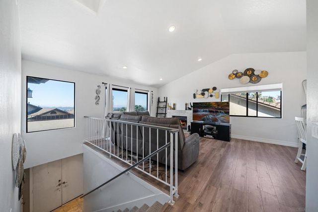 2041 Woodland Gln, Escondido, CA 92027