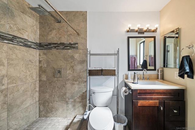 2041 Woodland Gln, Escondido, CA 92027