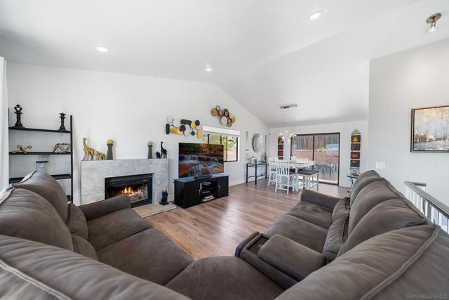 2041 Woodland Gln, Escondido, CA 92027