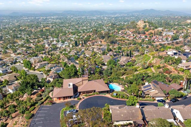 2041 Woodland Gln, Escondido, CA 92027