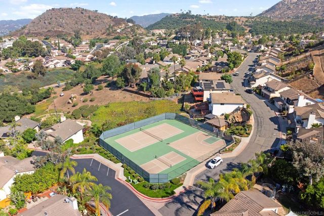 2041 Woodland Gln, Escondido, CA 92027