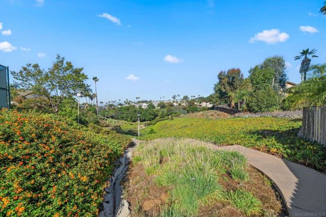 2041 Woodland Gln, Escondido, CA 92027