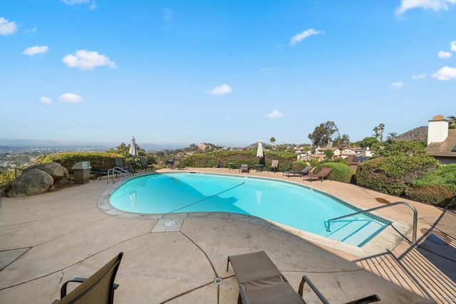 2041 Woodland Gln, Escondido, CA 92027