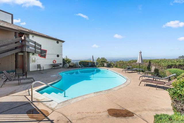 2041 Woodland Gln, Escondido, CA 92027