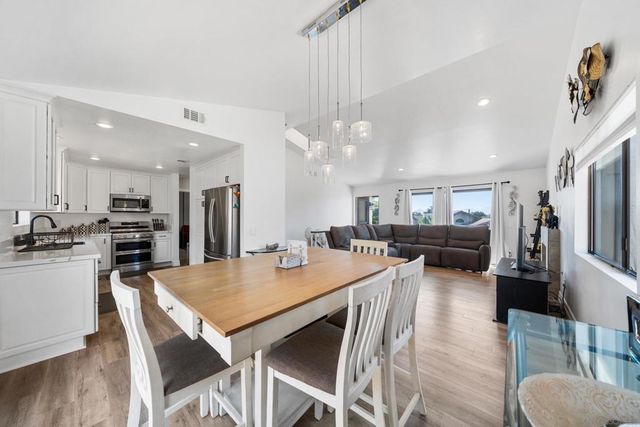 2041 Woodland Gln, Escondido, CA 92027