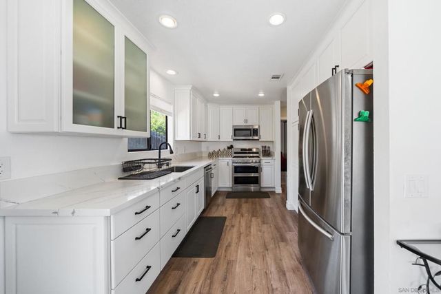 2041 Woodland Gln, Escondido, CA 92027