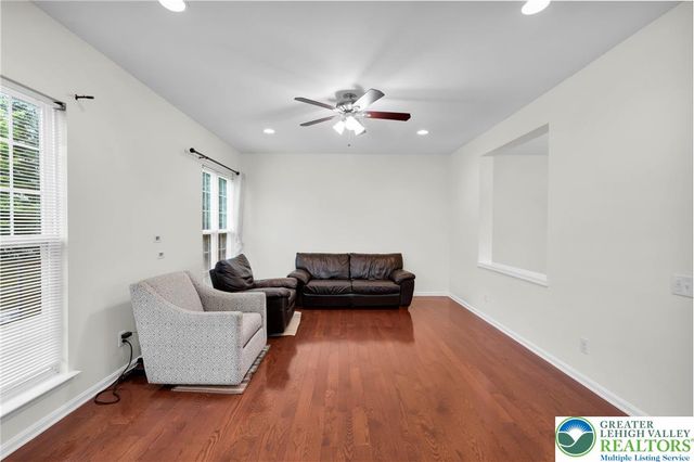 8638 Mayfair Court, Upper Macungie Twp, PA 18031