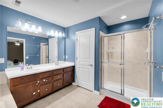 8638 Mayfair Court, Upper Macungie Twp, PA 18031