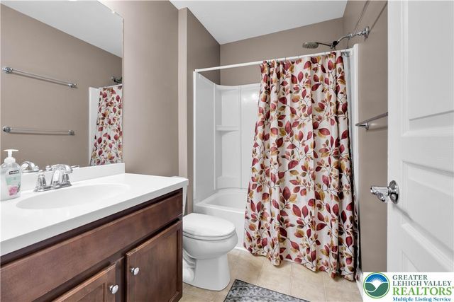 8638 Mayfair Court, Upper Macungie Twp, PA 18031