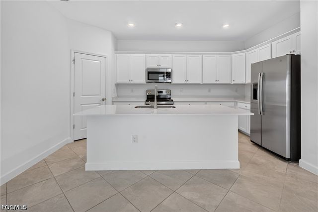 9156 Leatherwood LOOP, Lehigh Acres, FL 33936