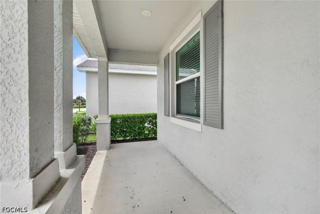 9156 Leatherwood LOOP, Lehigh Acres, FL 33936