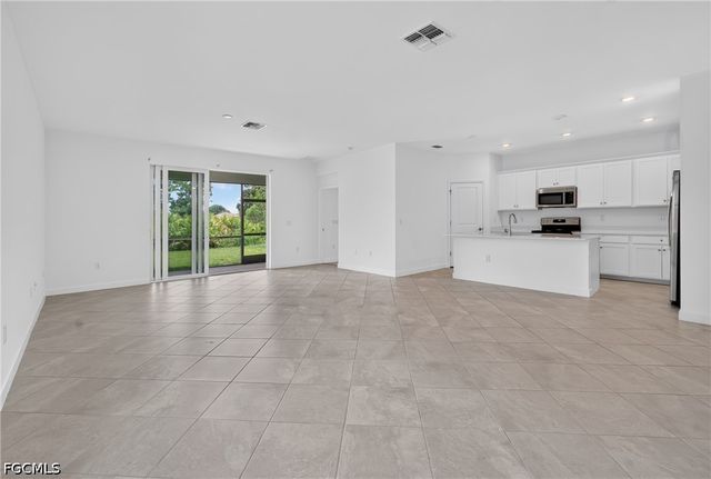 9156 Leatherwood LOOP, Lehigh Acres, FL 33936