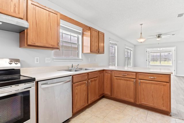 1066 Brownfield Rd, Pensacola, FL 32526