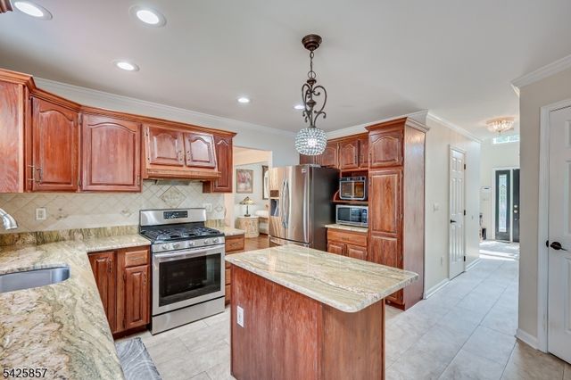 12 Sebring Rd, Franklin Twp., NJ 08873