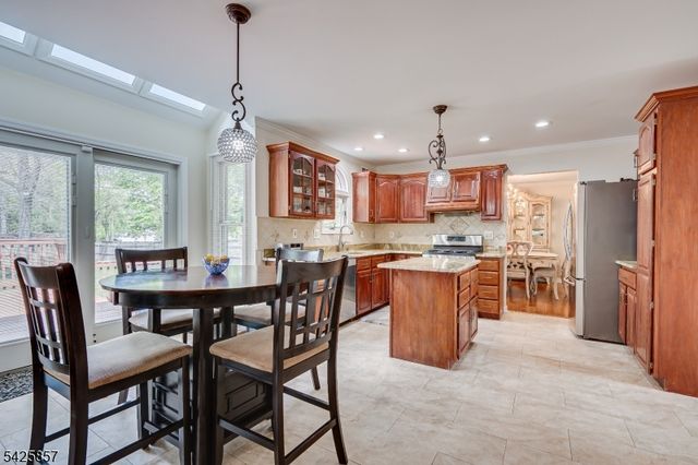 12 Sebring Rd, Franklin Twp., NJ 08873