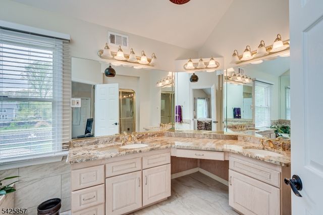 12 Sebring Rd, Franklin Twp., NJ 08873