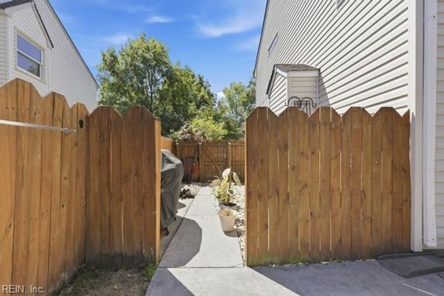 3276 Sacramento DR, Virginia Beach, VA 23456