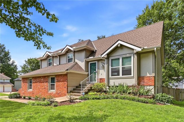 1845 E 152nd Court, Olathe, KS 66062