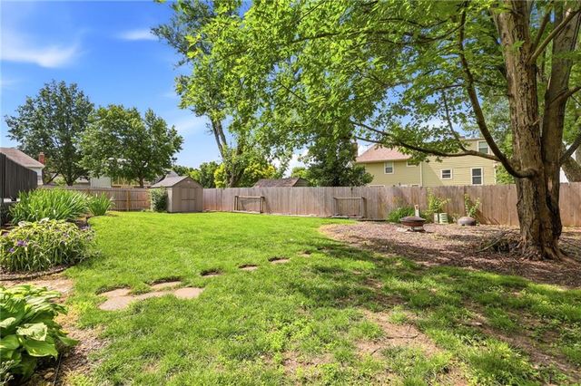 1845 E 152nd Court, Olathe, KS 66062