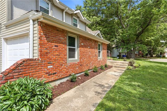 1845 E 152nd Court, Olathe, KS 66062