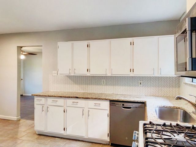 1910 Meadow Lane, Arlington, TX 76010