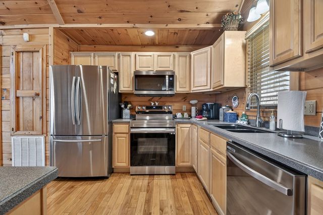 195 Trina Lane, Blue Ridge, GA 30513