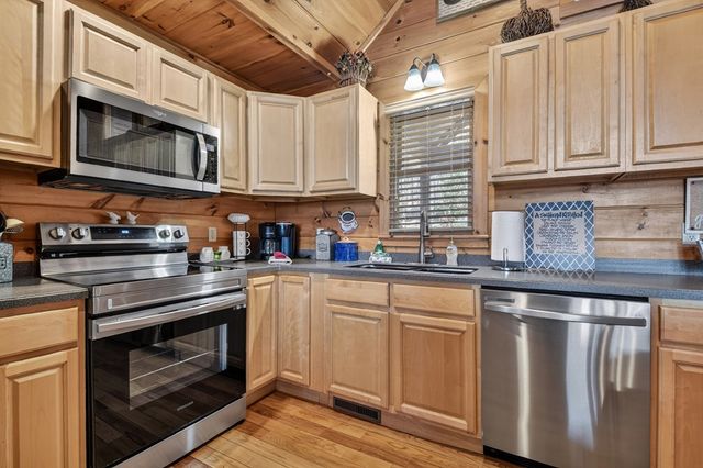 195 Trina Lane, Blue Ridge, GA 30513