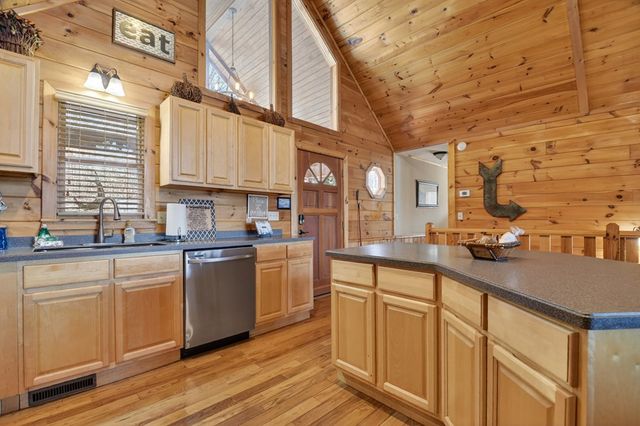 195 Trina Lane, Blue Ridge, GA 30513