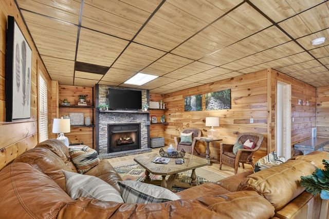 195 Trina Lane, Blue Ridge, GA 30513