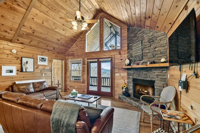 195 Trina Lane, Blue Ridge, GA 30513