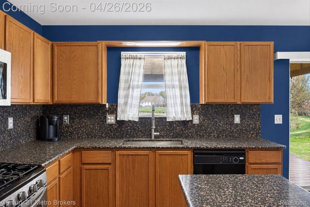 3324 Pine Run Drive, Clayton Charter Township, MI 48473